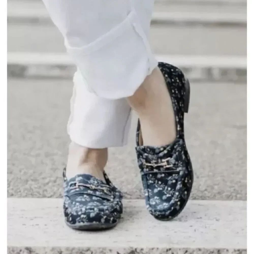 CAbi Carnaby loafer floral blue velvet Horsebit shoes #6005 sz 9.5